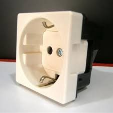 BASE DE ENCHUFE SHUCKO MARFIL 27432-62 SIMON 27