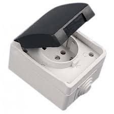 BASE DE ENCHUFE CON TAPA ESTANCO 220V-16A