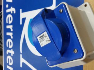 BASE CETAC 2P+T 32-6H 220-250V SUPERFICIE