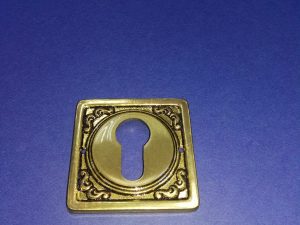 bocallave laton 6x6cm