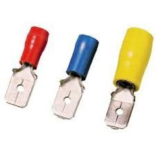 terminal faston macho aislado rojo