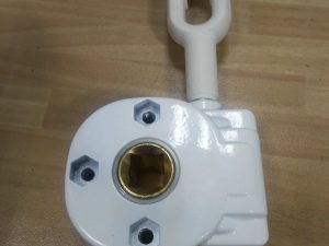 torno manivela toldo blanco