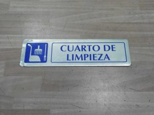 cartel cuarto limpieza adhesvo 165x45cm