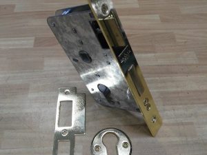 cerradura mha mod 295 35x47mm latonado